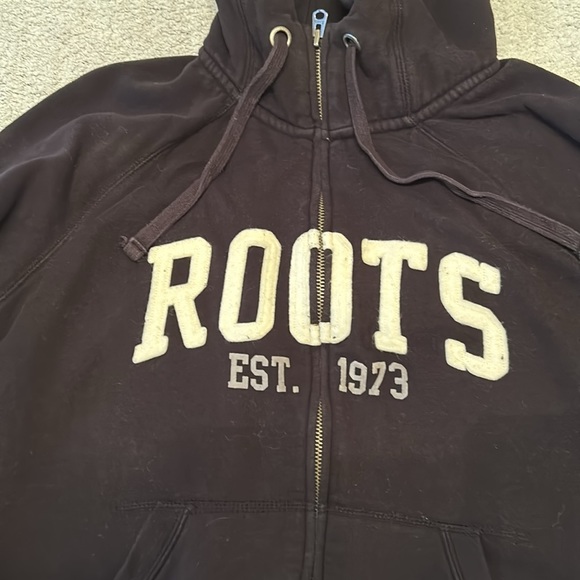 Roots zippered hoodie. Size medium - Picture 2 of 5
